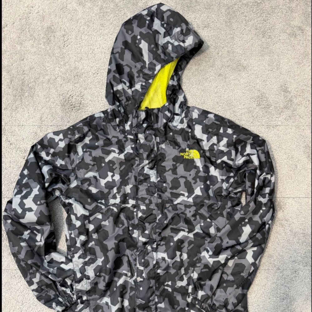 Boys The North Face Gray Camouflage Dryvent Lightweight Hooded Jacket.